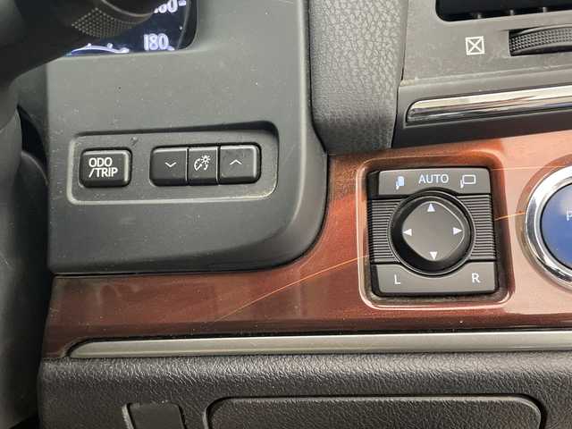 トヨタ クラウン ハイブリッド ロイヤルサルーン 宮崎県 2015(平27)年 6.7万km ブラック メーカーナビ(CD/DVD/AM/FM/BT)/クルーズコントロール/ステアリングスイッチ/横滑り防止装置/車両接近通報装置/D/N席　パワーシート/D/N席　シートヒーター/D/N席　エアーシート/ハンドルヒーター/純正アルミホイール/純正フロアマット/電装格納ミラー/オートライト/スマートキー/ETC