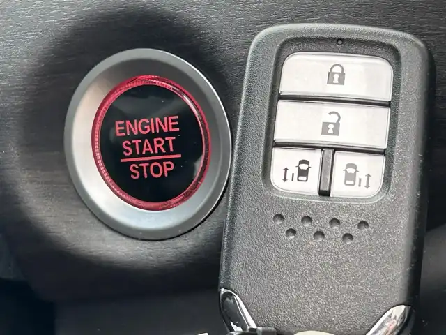 ホンダ フリード G ホンダセンシング 静岡県 2016(平28)年 6.1万km モダンスティールM HondaSENSING/純正9インチプレミアムインターナビ/ （VXM-175VFNi）/   AM FM CD DVD Bluetooth SD MusicRack/フルセグTV/バックモニター/ビルトインETC/両側パワースライドドア/アダプティブクルーズコントロール/アイドリングストップ/ステアリングスイッチ/ウォークスルー/純正15インチアルミホイール/本革巻ステアリング/電動格納ミラー/ドアバイザー/スマートキー＆プッシュスタート