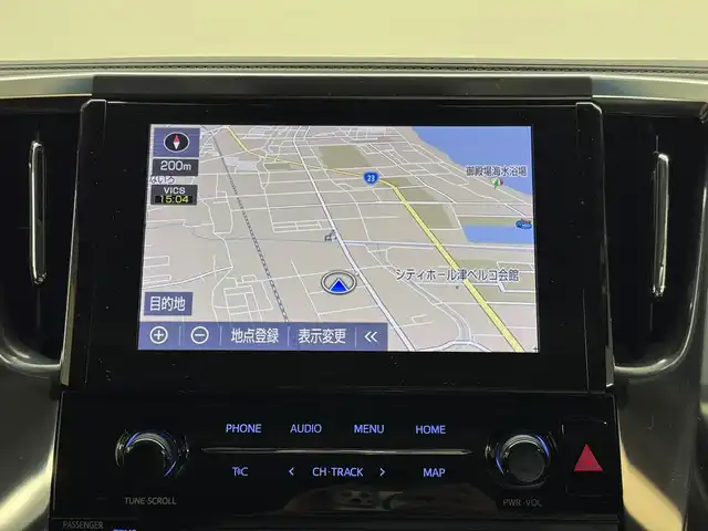 トヨタ アルファード S Cパッケージ 三重県 2022(令4)年 4.9万km ホワイトパールクリスタルシャイン ガソリン/FF/MTモード付インパネCVT/純正 9インチナビ/（AM/FM/CD/DVD/USB/iPod/Bluetooth/Miracast/TV/CarPlay/AndroidAuto）/12.1インチ後席モニター V12T-R68C/バックカメラ/両側パワースライドドア/ドライブレコーダー前後/ETC/Toyota Safety Sense/・プリクラッシュセーフティ/・レーントレーシングアシスト/・アダプティブハイビームシステム/・レーダークルコン/・ロードサインアシスト/・パーキングサポートブレーキ（静止物・後方接近車両*）/・【OP】ブラインドスポットモニター＋リヤクロストラフィックアラート/装備/・【OP】ツインムーンルーフ/・【OP】デジタルインナーミラー/・黒革（合皮）シート/・パワーシート（D/N/2nd）/・シートヒーター＆ベンチレーション（D/N）/・ステアリングヒーター/・パワーバックドア/・オートワイパー/・AC100Vコンセント（100W）/・3眼LEDヘッドランプ/・左右＋後席独立オートエアコン/・純正18inAW/・スマートキーx1/など