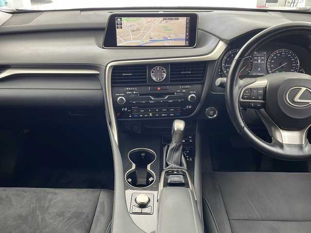 レクサス ＲＸ 200t 兵庫県 2016(平28)年 5.2万km グラファイトブラックガラスフレーク ・純正12.3インチナビ/BT/CD/DVD/SD/USB/TV/・バック/サイドカメラ/・プリクラッシュセーフティ/・レーンキーピングアシスト/・オートマチックハイビーム/・レーダークルーズコントロール/・レーンキーピングアシスト/・アイドリングストップ/・パワーバックドア/・電動パーキングブレーキ/・オートホールドブレーキ/・ハーフレザーシート/・前席パワーシート/・純正フロアマット/・LEDヘッドライト/・純正20インチアルミホイールタイヤ/・社外18インチアルミホイールタイヤ積載（スタッドレスタイヤ）/・全方位ドライブレコーダー/・ビルトインETC2.0/・保証書/・取扱説明書