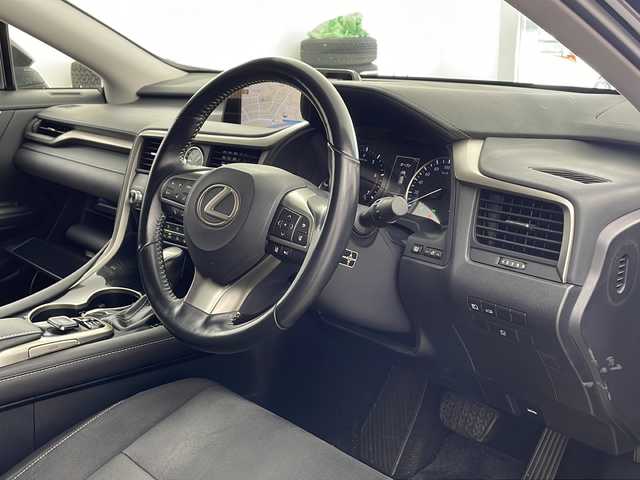 レクサス ＲＸ 200t 兵庫県 2016(平28)年 5.2万km グラファイトブラックガラスフレーク ・純正12.3インチナビ/BT/CD/DVD/SD/USB/TV/・バック/サイドカメラ/・プリクラッシュセーフティ/・レーンキーピングアシスト/・オートマチックハイビーム/・レーダークルーズコントロール/・レーンキーピングアシスト/・アイドリングストップ/・パワーバックドア/・電動パーキングブレーキ/・オートホールドブレーキ/・ハーフレザーシート/・前席パワーシート/・純正フロアマット/・LEDヘッドライト/・純正20インチアルミホイールタイヤ/・社外18インチアルミホイールタイヤ積載（スタッドレスタイヤ）/・全方位ドライブレコーダー/・ビルトインETC2.0/・保証書/・取扱説明書