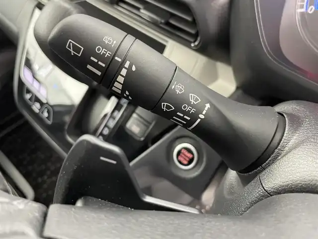 三菱 デリカミニ T プレミアム 富山県 2025(令7)年 0.7万km ガンＭⅡ ４WD/１オーナー/純正オーディオ（HDMI　BT CarPlay androidauto）/全周囲カメラ/前後コーナーセンサー/ビルトインETC/前席シートヒーター/ステアリングヒーター/両側パワースライドドア（フットオープン可）/純正AW付きスタッドレスタイヤセット積込み/オートライト/LEDヘッドライト/フォグ/スマートキー/プッシュスタート/ACC/衝突軽減ブレーキ/車線逸脱警報/車線逸脱防止支援/MIパイロット（車線維持支援）/先行車発進お知らせ/ヒルディセントコントロール/ルーフレール（黒）/パドルシフト/純正マット・バイザー/デジタルインナーミラー/オートホールド/横滑防止装置/保証書、取説/スペアキー