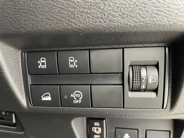 三菱 デリカミニ T プレミアム 富山県 2025(令7)年 0.7万km ガンＭⅡ ４WD/１オーナー/純正オーディオ（HDMI　BT CarPlay androidauto）/全周囲カメラ/前後コーナーセンサー/ビルトインETC/前席シートヒーター/ステアリングヒーター/両側パワースライドドア（フットオープン可）/純正AW付きスタッドレスタイヤセット積込み/オートライト/LEDヘッドライト/フォグ/スマートキー/プッシュスタート/ACC/衝突軽減ブレーキ/車線逸脱警報/車線逸脱防止支援/MIパイロット（車線維持支援）/先行車発進お知らせ/ヒルディセントコントロール/ルーフレール（黒）/パドルシフト/純正マット・バイザー/デジタルインナーミラー/オートホールド/横滑防止装置/保証書、取説/スペアキー