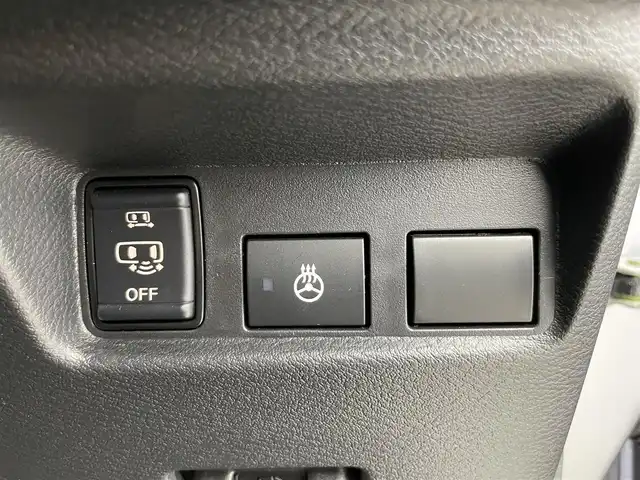 三菱 デリカミニ T プレミアム 富山県 2025(令7)年 0.7万km ガンＭⅡ ４WD/１オーナー/純正オーディオ（HDMI　BT CarPlay androidauto）/全周囲カメラ/前後コーナーセンサー/ビルトインETC/前席シートヒーター/ステアリングヒーター/両側パワースライドドア（フットオープン可）/純正AW付きスタッドレスタイヤセット積込み/オートライト/LEDヘッドライト/フォグ/スマートキー/プッシュスタート/ACC/衝突軽減ブレーキ/車線逸脱警報/車線逸脱防止支援/MIパイロット（車線維持支援）/先行車発進お知らせ/ヒルディセントコントロール/ルーフレール（黒）/パドルシフト/純正マット・バイザー/デジタルインナーミラー/オートホールド/横滑防止装置/保証書、取説/スペアキー