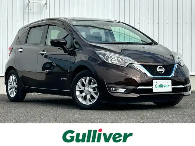 日産 ノート e－パワー メダリスト 熊本県 2017(平29)年 6.4万km インペリアルアンバーP 純正SDナビ/フルセグ/USB/AM/FM/Bluetooth/CD/iPod/VTR/AUX/・車線逸脱警報/・インテリジェントエマージェンシーブレーキ/LEDヘッドライト/・フォグランプ/・オートライト/横滑り防止機能/車両接近通報装置/横滑り防止機能/盗難防止装置/ETC/バックカメラ/電動格納ミラー/・ウィンカーミラー/プッシュスタートボタン/スマートキー/・スペアキー1本/純正アルミホール/純正ドアバイザー/純正フロアマット