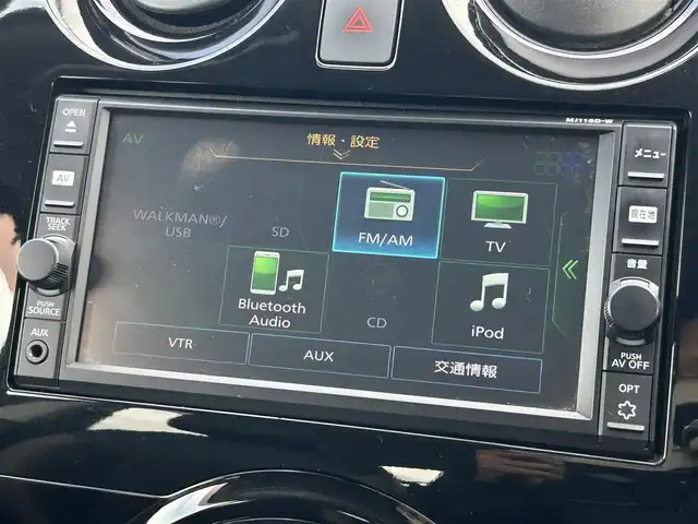 日産 ノート e－パワー メダリスト 熊本県 2017(平29)年 6.4万km インペリアルアンバーP 純正SDナビ/フルセグ/USB/AM/FM/Bluetooth/CD/iPod/VTR/AUX/・車線逸脱警報/・インテリジェントエマージェンシーブレーキ/LEDヘッドライト/・フォグランプ/・オートライト/横滑り防止機能/車両接近通報装置/横滑り防止機能/盗難防止装置/ETC/バックカメラ/電動格納ミラー/・ウィンカーミラー/プッシュスタートボタン/スマートキー/・スペアキー1本/純正アルミホール/純正ドアバイザー/純正フロアマット