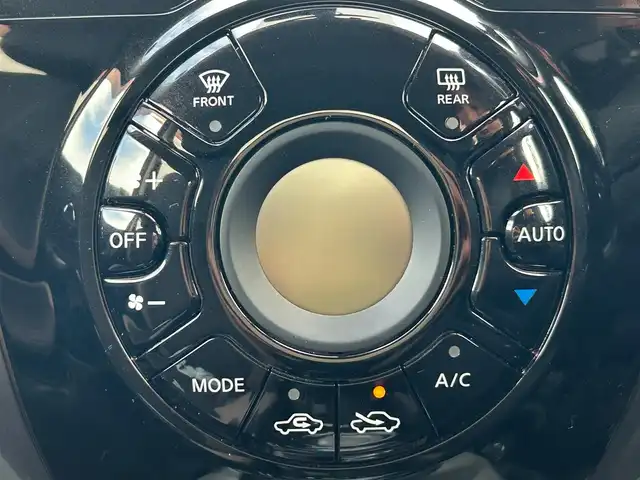 日産 ノート e－パワー メダリスト 熊本県 2017(平29)年 6.4万km インペリアルアンバーP 純正SDナビ/フルセグ/USB/AM/FM/Bluetooth/CD/iPod/VTR/AUX/・車線逸脱警報/・インテリジェントエマージェンシーブレーキ/LEDヘッドライト/・フォグランプ/・オートライト/横滑り防止機能/車両接近通報装置/横滑り防止機能/盗難防止装置/ETC/バックカメラ/電動格納ミラー/・ウィンカーミラー/プッシュスタートボタン/スマートキー/・スペアキー1本/純正アルミホール/純正ドアバイザー/純正フロアマット