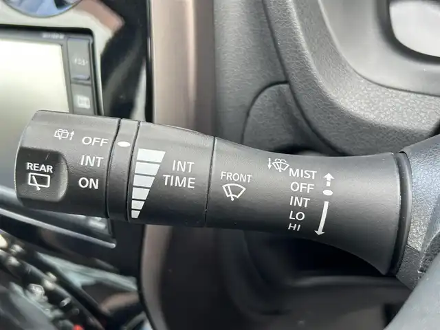 日産 ノート e－パワー メダリスト 熊本県 2017(平29)年 6.4万km インペリアルアンバーP 純正SDナビ/フルセグ/USB/AM/FM/Bluetooth/CD/iPod/VTR/AUX/・車線逸脱警報/・インテリジェントエマージェンシーブレーキ/LEDヘッドライト/・フォグランプ/・オートライト/横滑り防止機能/車両接近通報装置/横滑り防止機能/盗難防止装置/ETC/バックカメラ/電動格納ミラー/・ウィンカーミラー/プッシュスタートボタン/スマートキー/・スペアキー1本/純正アルミホール/純正ドアバイザー/純正フロアマット