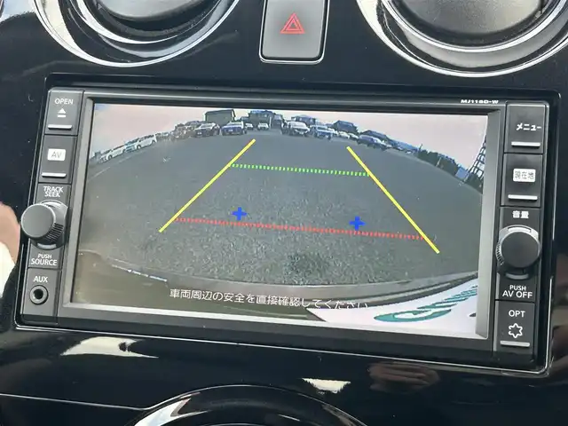 日産 ノート e－パワー メダリスト 熊本県 2017(平29)年 6.4万km インペリアルアンバーP 純正SDナビ/フルセグ/USB/AM/FM/Bluetooth/CD/iPod/VTR/AUX/・車線逸脱警報/・インテリジェントエマージェンシーブレーキ/LEDヘッドライト/・フォグランプ/・オートライト/横滑り防止機能/車両接近通報装置/横滑り防止機能/盗難防止装置/ETC/バックカメラ/電動格納ミラー/・ウィンカーミラー/プッシュスタートボタン/スマートキー/・スペアキー1本/純正アルミホール/純正ドアバイザー/純正フロアマット