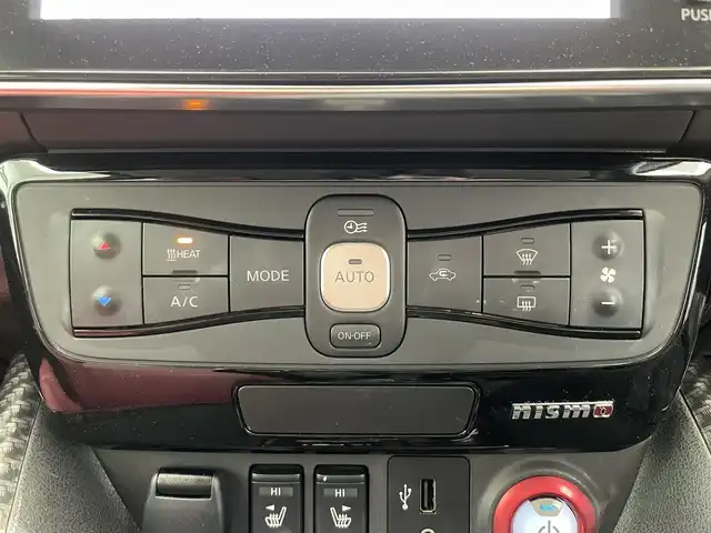 日産 リーフ ニスモ 鹿児島県 2018(平30)年 5.3万km ブリリアントホワイトパール/スーパーブラック 2トーン 禁煙車/アラウンドビューモニター/純正ナビ/　（Bluetooth接続.CD.DVD.フルセグTV)/デジタルインナーミラー/テレビキャンセラー/ETC/ドライブレコーダー/プロパイロット/BSM/前席シートヒーター/ステアリングヒーター/電動パーキングブレーキ/本革巻きステアリング/革調シートカバー/電動格納ミラー/純正フロアマット/純正アルミホイール