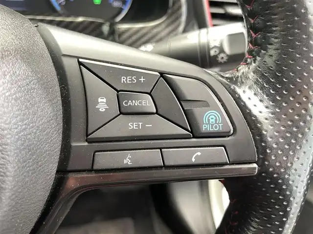 日産 リーフ ニスモ 鹿児島県 2018(平30)年 5.3万km ブリリアントホワイトパール/スーパーブラック 2トーン 禁煙車/アラウンドビューモニター/純正ナビ/　（Bluetooth接続.CD.DVD.フルセグTV)/デジタルインナーミラー/テレビキャンセラー/ETC/ドライブレコーダー/プロパイロット/BSM/前席シートヒーター/ステアリングヒーター/電動パーキングブレーキ/本革巻きステアリング/革調シートカバー/電動格納ミラー/純正フロアマット/純正アルミホイール