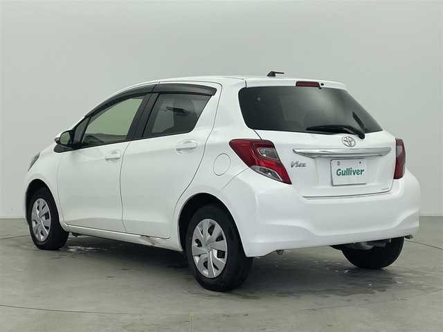 トヨタ ヴィッツ F 富山県 2015(平27)年 6.1万km スーパーホワイトⅡ カーオーディオ(AM/FM/CD/DVD/USB/AUX)/ABS/横滑り防止装置/純正フロアマット/マニュアルエアコン/鉄チンホイール/電動格納ミラー/バニティミラー/ドアバイザー/ハロゲンヘッドライト/リモコンキー/スペアキー1本