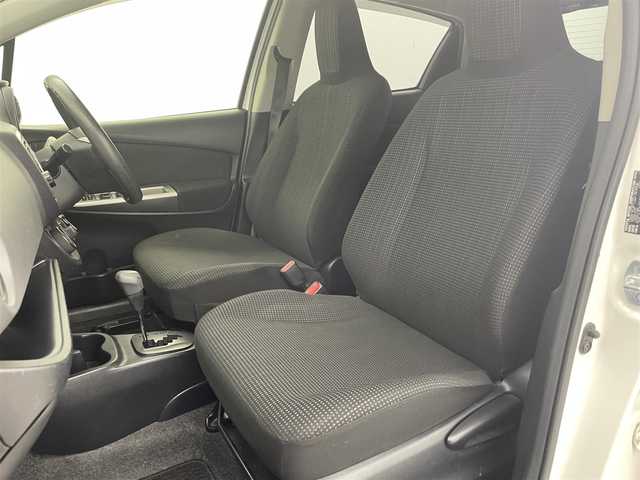 トヨタ ヴィッツ F 富山県 2015(平27)年 6.1万km スーパーホワイトⅡ カーオーディオ(AM/FM/CD/DVD/USB/AUX)/ABS/横滑り防止装置/純正フロアマット/マニュアルエアコン/鉄チンホイール/電動格納ミラー/バニティミラー/ドアバイザー/ハロゲンヘッドライト/リモコンキー/スペアキー1本