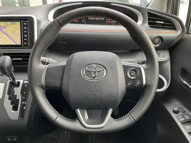 トヨタ シエンタ G 宮城県 2018(平30)年 7.7万km ブラックマイカ 登録時走行距離76895km/純正T-Conect ７インチメモリーナビ/フルセグテレビ/CD/DVD再生機能/ミュージックサーバー（SD録音）/Bluetooth接続/バックカメラ/ETC/両側パワースライドドア/純正フロアマット/3列シート/衝突軽減ブレーキ/車線逸脱警報システム/アイドリングストップ/スマートキー/プッシュスタート/オートエアコン/オートライト/ドライブレコーダー