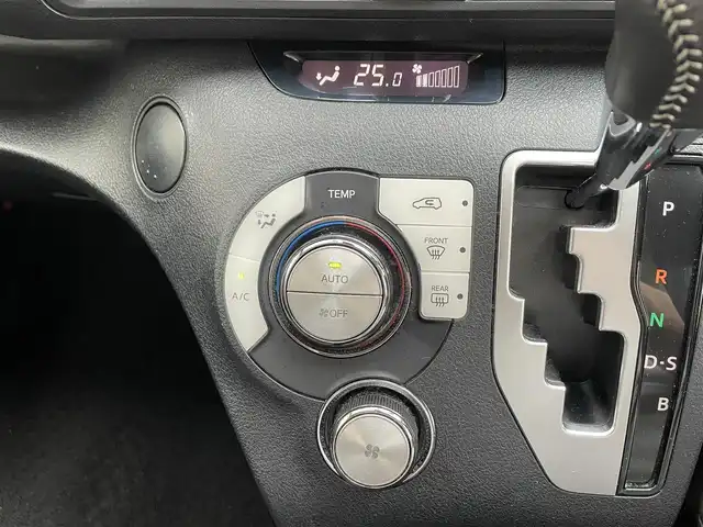 トヨタ シエンタ G 宮城県 2018(平30)年 7.7万km ブラックマイカ 登録時走行距離76895km/純正T-Conect ７インチメモリーナビ/フルセグテレビ/CD/DVD再生機能/ミュージックサーバー（SD録音）/Bluetooth接続/バックカメラ/ETC/両側パワースライドドア/純正フロアマット/3列シート/衝突軽減ブレーキ/車線逸脱警報システム/アイドリングストップ/スマートキー/プッシュスタート/オートエアコン/オートライト/ドライブレコーダー