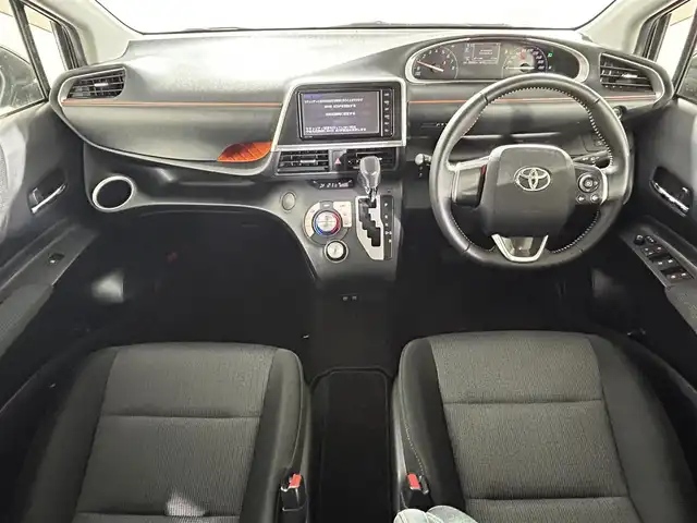 トヨタ シエンタ G 佐賀県 2018(平30)年 7.7万km ブラックマイカ 純正7インチSDナビ【NSZT-W68T】/AM/FM/CD/DVD/Bluetooth/フルセグTV/バックカメラ/ビルトインETC/ドライブレコーダー【DRT-C68A】/トヨタセーフティセンス/プリクラッシュセーフティ/レーンディパーチャーアラート/オートマチックハイビーム/先行車発進お知らせ機能/アイドリングストップ/両側パワースライドドア/オートエアコン/本革巻きステアリング/ステアリングスイッチ/純正フロアマット/電格ウィンカーミラー/スマートエントリー/プッシュスタートシステム/横滑り防止装置/盗難防止装置/3列シート7人乗り/保証書/取扱説明書/ナビ取扱説明書/スペアキー×1