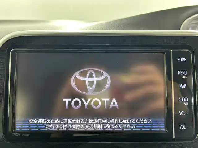 トヨタ シエンタ G 佐賀県 2018(平30)年 7.7万km ブラックマイカ 純正7インチSDナビ【NSZT-W68T】/AM/FM/CD/DVD/Bluetooth/フルセグTV/バックカメラ/ビルトインETC/ドライブレコーダー【DRT-C68A】/トヨタセーフティセンス/プリクラッシュセーフティ/レーンディパーチャーアラート/オートマチックハイビーム/先行車発進お知らせ機能/アイドリングストップ/両側パワースライドドア/オートエアコン/本革巻きステアリング/ステアリングスイッチ/純正フロアマット/電格ウィンカーミラー/スマートエントリー/プッシュスタートシステム/横滑り防止装置/盗難防止装置/3列シート7人乗り/保証書/取扱説明書/ナビ取扱説明書/スペアキー×1