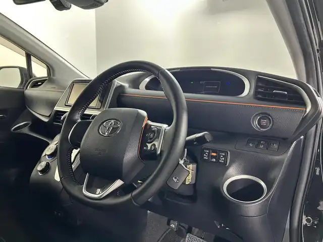 トヨタ シエンタ G 佐賀県 2018(平30)年 7.7万km ブラックマイカ 純正7インチSDナビ【NSZT-W68T】/AM/FM/CD/DVD/Bluetooth/フルセグTV/バックカメラ/ビルトインETC/ドライブレコーダー【DRT-C68A】/トヨタセーフティセンス/プリクラッシュセーフティ/レーンディパーチャーアラート/オートマチックハイビーム/先行車発進お知らせ機能/アイドリングストップ/両側パワースライドドア/オートエアコン/本革巻きステアリング/ステアリングスイッチ/純正フロアマット/電格ウィンカーミラー/スマートエントリー/プッシュスタートシステム/横滑り防止装置/盗難防止装置/3列シート7人乗り/保証書/取扱説明書/ナビ取扱説明書/スペアキー×1