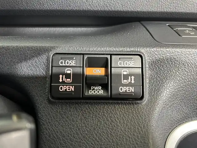 トヨタ シエンタ G 佐賀県 2018(平30)年 7.7万km ブラックマイカ 純正7インチSDナビ【NSZT-W68T】/AM/FM/CD/DVD/Bluetooth/フルセグTV/バックカメラ/ビルトインETC/ドライブレコーダー【DRT-C68A】/トヨタセーフティセンス/プリクラッシュセーフティ/レーンディパーチャーアラート/オートマチックハイビーム/先行車発進お知らせ機能/アイドリングストップ/両側パワースライドドア/オートエアコン/本革巻きステアリング/ステアリングスイッチ/純正フロアマット/電格ウィンカーミラー/スマートエントリー/プッシュスタートシステム/横滑り防止装置/盗難防止装置/3列シート7人乗り/保証書/取扱説明書/ナビ取扱説明書/スペアキー×1