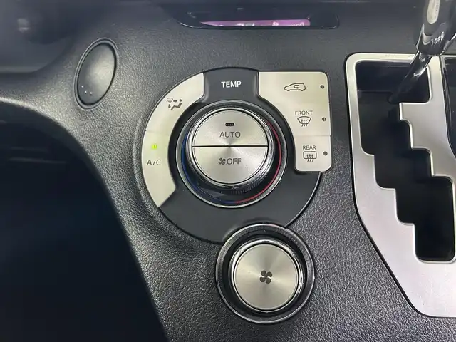 トヨタ シエンタ G 佐賀県 2018(平30)年 7.7万km ブラックマイカ 純正7インチSDナビ【NSZT-W68T】/AM/FM/CD/DVD/Bluetooth/フルセグTV/バックカメラ/ビルトインETC/ドライブレコーダー【DRT-C68A】/トヨタセーフティセンス/プリクラッシュセーフティ/レーンディパーチャーアラート/オートマチックハイビーム/先行車発進お知らせ機能/アイドリングストップ/両側パワースライドドア/オートエアコン/本革巻きステアリング/ステアリングスイッチ/純正フロアマット/電格ウィンカーミラー/スマートエントリー/プッシュスタートシステム/横滑り防止装置/盗難防止装置/3列シート7人乗り/保証書/取扱説明書/ナビ取扱説明書/スペアキー×1