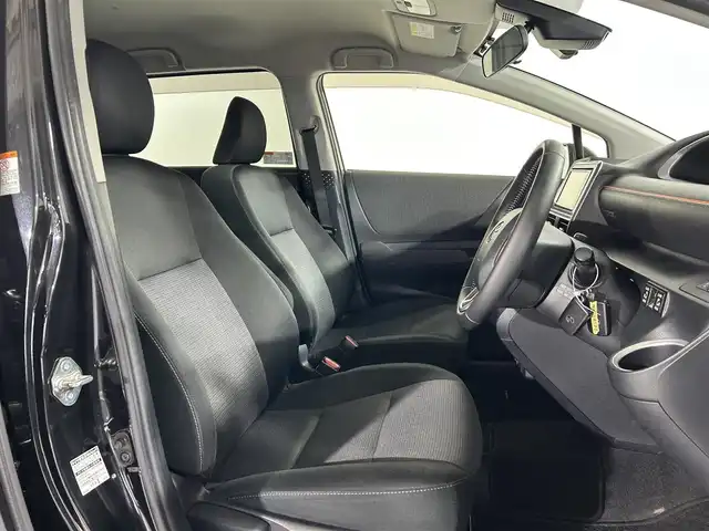 トヨタ シエンタ G 佐賀県 2018(平30)年 7.7万km ブラックマイカ 純正7インチSDナビ【NSZT-W68T】/AM/FM/CD/DVD/Bluetooth/フルセグTV/バックカメラ/ビルトインETC/ドライブレコーダー【DRT-C68A】/トヨタセーフティセンス/プリクラッシュセーフティ/レーンディパーチャーアラート/オートマチックハイビーム/先行車発進お知らせ機能/アイドリングストップ/両側パワースライドドア/オートエアコン/本革巻きステアリング/ステアリングスイッチ/純正フロアマット/電格ウィンカーミラー/スマートエントリー/プッシュスタートシステム/横滑り防止装置/盗難防止装置/3列シート7人乗り/保証書/取扱説明書/ナビ取扱説明書/スペアキー×1