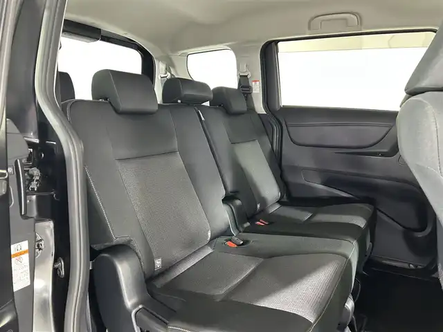 トヨタ シエンタ G 佐賀県 2018(平30)年 7.7万km ブラックマイカ 純正7インチSDナビ【NSZT-W68T】/AM/FM/CD/DVD/Bluetooth/フルセグTV/バックカメラ/ビルトインETC/ドライブレコーダー【DRT-C68A】/トヨタセーフティセンス/プリクラッシュセーフティ/レーンディパーチャーアラート/オートマチックハイビーム/先行車発進お知らせ機能/アイドリングストップ/両側パワースライドドア/オートエアコン/本革巻きステアリング/ステアリングスイッチ/純正フロアマット/電格ウィンカーミラー/スマートエントリー/プッシュスタートシステム/横滑り防止装置/盗難防止装置/3列シート7人乗り/保証書/取扱説明書/ナビ取扱説明書/スペアキー×1