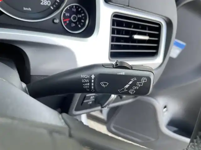 フォルクスワーゲン トゥアレグ V6 Bモーションテクノロジー 三重県 2014(平26)年 9.4万km アイスシルバーメタリック 登録時93329km/黒革シート/ルーフレール/純正ナビ/（AM/FM/TV/Bluetooth）/ワンセグTV/全方位カメラ/ETC/クルーズコントロール/ステアリングスイッチ/オートライト/パワーシート/シートヒータ/シートメモリー/プッシュスタート/ISOFIX/スペアキー/禁煙車