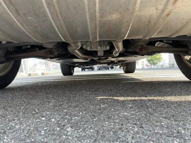 フォルクスワーゲン トゥアレグ V6 Bモーションテクノロジー 三重県 2014(平26)年 9.4万km アイスシルバーメタリック 登録時93329km/黒革シート/ルーフレール/純正ナビ/（AM/FM/TV/Bluetooth）/ワンセグTV/全方位カメラ/ETC/クルーズコントロール/ステアリングスイッチ/オートライト/パワーシート/シートヒータ/シートメモリー/プッシュスタート/ISOFIX/スペアキー/禁煙車
