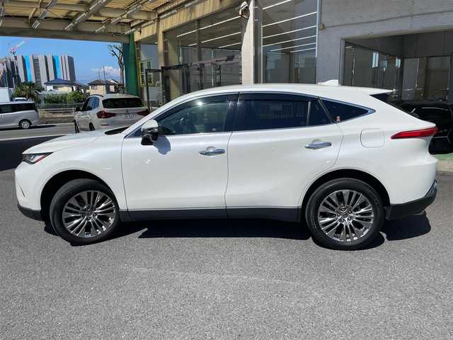 トヨタ ハリアー ハイブリッド Z 神奈川県 2022(令4)年 2.5万km ホワイトパールクリスタルシャイン ワンオーナー/純正メモリーナビ・地デジTV/JBLスピーカー/デジタルインナーミラー/バックモニター/ハーフレザーシート/運転席パワーシート/トヨタセーフティセンス/レーダークルーズコントロール/PCS/LTA/BSM/RCTA/PKSB/RSA/コーナーセンサー/オートハイビーム/コーナーセンサー/純正19インチAW/LEDライト/LEDフォグ/パワーバックドア/HUD/純正USB/BT/Miracast/ビルトインETC2.0/プッシュスタート/スマートキー×2/社外ゴムマット/R4/5/6年ディーラー整備記録/保証書・取説あり
