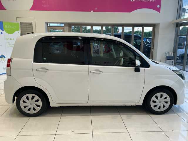 トヨタ スペイド F 埼玉県 2013(平25)年 10万km パール 社外ＳＤナビ　/　ＣＤ／ＤＶＤ／ＢＴ／フルセグＴＶ／ＳＤＭＳＶ　/バックカメラ　/片側パワースライドドア　/ハロゲンオートライト　/ステアリングリモコン　/ＥＴＣ　/ドアバイザー　/スマートキー　/禁煙車