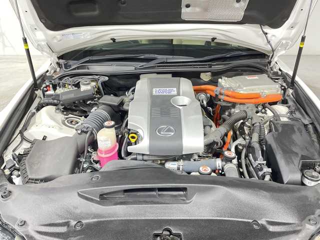 レクサス ＩＳ 300h バージョンL 神奈川県 2018(平30)年 6.9万km ソニッククォーツ ムーンルーフ/純正ナビゲーション/フルセグ　Bluetooth　CD DVDブルーレイ　USB　SD　AUX/バックカメラ/レクサスセーフティセンス/レーダークルーズコントロール/プリクラッシュセーフティ/レーンディパーチャーアラート/ロードサインアシスト/オートハイビーム/ブラインドスポットモニター/革シート/前席パワーシート/シートヒーター/ベンチレーション/運転席ポジションメモリー/革巻きステアリング/ステアリングスイッチ/パドルシフト/自動防眩ルームミラー/純正前後ドライブレコーダー/前後ソナー/ナノイー/純正ビルトインETC2.0/EV/SNOWモード/プッシュスタート/スマートキー/純正18インチアルミホイール/純正リアスポイラー/LEDヘッドランプ/オートライト/フロントフォグランプ/スペアキー2本【箱有】