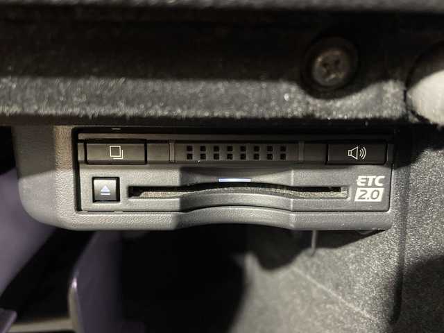 レクサス ＩＳ 300h バージョンL 神奈川県 2018(平30)年 6.9万km ソニッククォーツ ムーンルーフ/純正ナビゲーション/フルセグ　Bluetooth　CD DVDブルーレイ　USB　SD　AUX/バックカメラ/レクサスセーフティセンス/レーダークルーズコントロール/プリクラッシュセーフティ/レーンディパーチャーアラート/ロードサインアシスト/オートハイビーム/ブラインドスポットモニター/革シート/前席パワーシート/シートヒーター/ベンチレーション/運転席ポジションメモリー/革巻きステアリング/ステアリングスイッチ/パドルシフト/自動防眩ルームミラー/純正前後ドライブレコーダー/前後ソナー/ナノイー/純正ビルトインETC2.0/EV/SNOWモード/プッシュスタート/スマートキー/純正18インチアルミホイール/純正リアスポイラー/LEDヘッドランプ/オートライト/フロントフォグランプ/スペアキー2本【箱有】