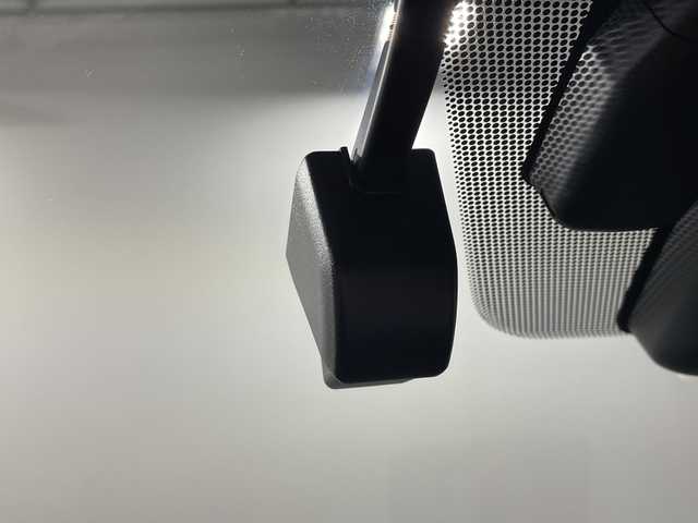 レクサス ＩＳ 300h バージョンL 神奈川県 2018(平30)年 6.9万km ソニッククォーツ ムーンルーフ/純正ナビゲーション/フルセグ　Bluetooth　CD DVDブルーレイ　USB　SD　AUX/バックカメラ/レクサスセーフティセンス/レーダークルーズコントロール/プリクラッシュセーフティ/レーンディパーチャーアラート/ロードサインアシスト/オートハイビーム/ブラインドスポットモニター/革シート/前席パワーシート/シートヒーター/ベンチレーション/運転席ポジションメモリー/革巻きステアリング/ステアリングスイッチ/パドルシフト/自動防眩ルームミラー/純正前後ドライブレコーダー/前後ソナー/ナノイー/純正ビルトインETC2.0/EV/SNOWモード/プッシュスタート/スマートキー/純正18インチアルミホイール/純正リアスポイラー/LEDヘッドランプ/オートライト/フロントフォグランプ/スペアキー2本【箱有】