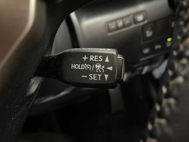 レクサス ＩＳ 300h バージョンL 神奈川県 2018(平30)年 6.9万km ソニッククォーツ ムーンルーフ/純正ナビゲーション/フルセグ　Bluetooth　CD DVDブルーレイ　USB　SD　AUX/バックカメラ/レクサスセーフティセンス/レーダークルーズコントロール/プリクラッシュセーフティ/レーンディパーチャーアラート/ロードサインアシスト/オートハイビーム/ブラインドスポットモニター/革シート/前席パワーシート/シートヒーター/ベンチレーション/運転席ポジションメモリー/革巻きステアリング/ステアリングスイッチ/パドルシフト/自動防眩ルームミラー/純正前後ドライブレコーダー/前後ソナー/ナノイー/純正ビルトインETC2.0/EV/SNOWモード/プッシュスタート/スマートキー/純正18インチアルミホイール/純正リアスポイラー/LEDヘッドランプ/オートライト/フロントフォグランプ/スペアキー2本【箱有】