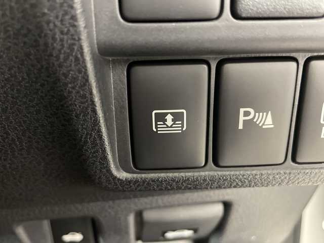 レクサス ＩＳ 300h バージョンL 神奈川県 2018(平30)年 6.9万km ソニッククォーツ ムーンルーフ/純正ナビゲーション/フルセグ　Bluetooth　CD DVDブルーレイ　USB　SD　AUX/バックカメラ/レクサスセーフティセンス/レーダークルーズコントロール/プリクラッシュセーフティ/レーンディパーチャーアラート/ロードサインアシスト/オートハイビーム/ブラインドスポットモニター/革シート/前席パワーシート/シートヒーター/ベンチレーション/運転席ポジションメモリー/革巻きステアリング/ステアリングスイッチ/パドルシフト/自動防眩ルームミラー/純正前後ドライブレコーダー/前後ソナー/ナノイー/純正ビルトインETC2.0/EV/SNOWモード/プッシュスタート/スマートキー/純正18インチアルミホイール/純正リアスポイラー/LEDヘッドランプ/オートライト/フロントフォグランプ/スペアキー2本【箱有】