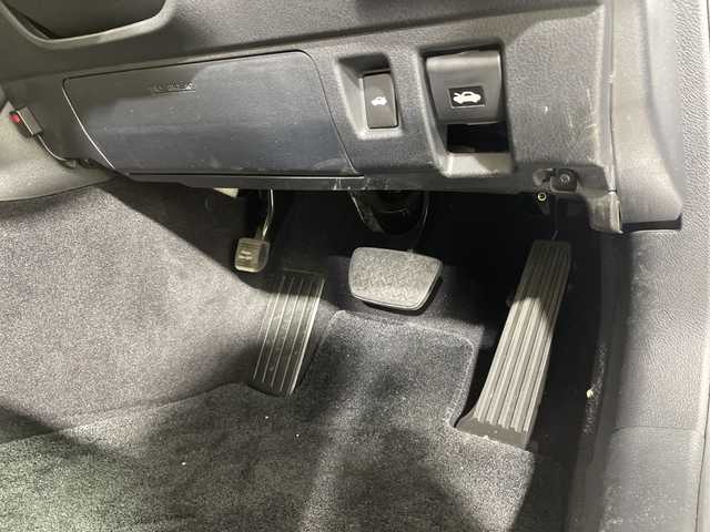 レクサス ＩＳ 300h バージョンL 神奈川県 2018(平30)年 6.9万km ソニッククォーツ ムーンルーフ/純正ナビゲーション/フルセグ　Bluetooth　CD DVDブルーレイ　USB　SD　AUX/バックカメラ/レクサスセーフティセンス/レーダークルーズコントロール/プリクラッシュセーフティ/レーンディパーチャーアラート/ロードサインアシスト/オートハイビーム/ブラインドスポットモニター/革シート/前席パワーシート/シートヒーター/ベンチレーション/運転席ポジションメモリー/革巻きステアリング/ステアリングスイッチ/パドルシフト/自動防眩ルームミラー/純正前後ドライブレコーダー/前後ソナー/ナノイー/純正ビルトインETC2.0/EV/SNOWモード/プッシュスタート/スマートキー/純正18インチアルミホイール/純正リアスポイラー/LEDヘッドランプ/オートライト/フロントフォグランプ/スペアキー2本【箱有】