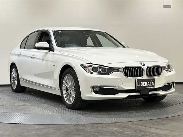 ＢＭＷ ３２０ｄ ラグジュアリー 新潟県 2015(平27)年 5.1万km アルピンホワイトⅢ ドライビングアシスト/・レーンディパーチャーウォーニング/・前車接近警告機能/・衝突回避、被害軽減ブレーキ/・レーンチェンジウォーニング/・アクティブクルーズコントロール/・パークディスタンスコントロール/・リヤビューカメラ/バイキセノンヘッドライト/・アダプティブヘッドライト/フォグランプ/コンフォートアクセス/HDDナビゲーション/・CD/DVD/Bluetooth/自動防眩ルームミラー/レザーシート/・ダコタレザー/サドルブラウン/シートヒーター/前席/純正17インチAW/・マルチスポークスタイリング414アロイホイール