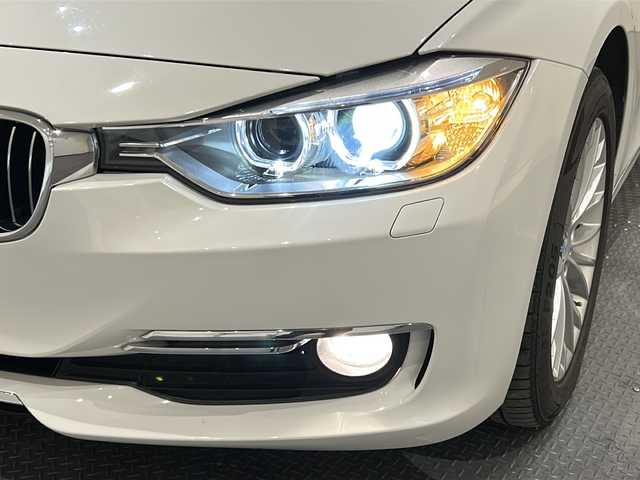 ＢＭＷ ３２０ｄ ラグジュアリー 新潟県 2015(平27)年 5.1万km アルピンホワイトⅢ ドライビングアシスト/・レーンディパーチャーウォーニング/・前車接近警告機能/・衝突回避、被害軽減ブレーキ/・レーンチェンジウォーニング/・アクティブクルーズコントロール/・パークディスタンスコントロール/・リヤビューカメラ/バイキセノンヘッドライト/・アダプティブヘッドライト/フォグランプ/コンフォートアクセス/HDDナビゲーション/・CD/DVD/Bluetooth/自動防眩ルームミラー/レザーシート/・ダコタレザー/サドルブラウン/シートヒーター/前席/純正17インチAW/・マルチスポークスタイリング414アロイホイール