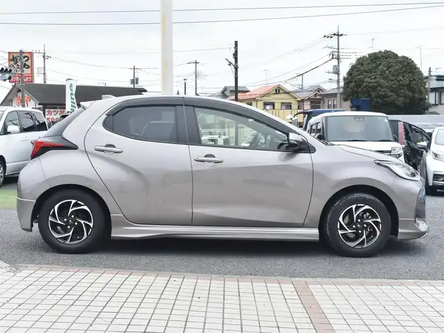 トヨタ ヤリス G 神奈川県 2022(令4)年 0.3万km アバンギャルドブロンズメタリック ワンオーナー/モデリスタエアロ/モデリスタアルミ/純正メモリナビ/バックカメラ/ドライブレコーダー前後/アダプティブクルーズコントロール/ETC/LEDヘッドライト/プッシュスタート/スマートキー/保証書/取説/ナビ説/スペアスマートキー