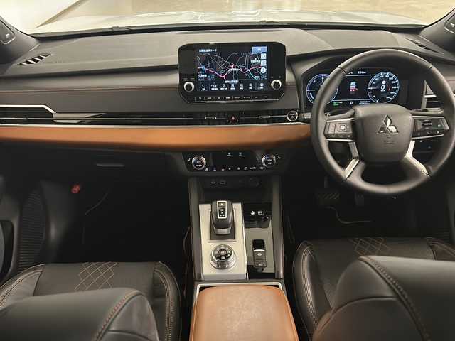 三菱 アウトランダー ＰＨＥＶ P 熊本県 2022(令4)年 5.3万km ホワイトダイヤモンド ワンオーナー/純正スマートフォン連携ナビ/フルセグテレビ/バックカメラ/全方位カメラ/ウィンカーミラー/クルーズコントロール/プッシュスタート/ETC2.0/ステアリングヒーター/シートポジションメモリー/リフレッシュ機能/後側方衝突防止支援システム/ワイヤレス充電器/ヘッドアップディスプレイ