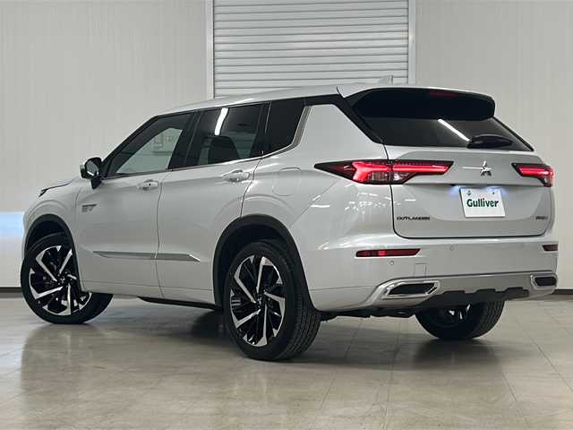 三菱 アウトランダー ＰＨＥＶ P 熊本県 2022(令4)年 5.3万km ホワイトダイヤモンド ワンオーナー/純正スマートフォン連携ナビ/フルセグテレビ/バックカメラ/全方位カメラ/ウィンカーミラー/クルーズコントロール/プッシュスタート/ETC2.0/ステアリングヒーター/シートポジションメモリー/リフレッシュ機能/後側方衝突防止支援システム/ワイヤレス充電器/ヘッドアップディスプレイ