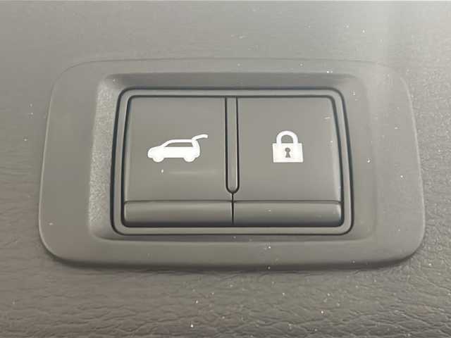 三菱 アウトランダー ＰＨＥＶ P 熊本県 2022(令4)年 5.3万km ホワイトダイヤモンド ワンオーナー/純正スマートフォン連携ナビ/フルセグテレビ/バックカメラ/全方位カメラ/ウィンカーミラー/クルーズコントロール/プッシュスタート/ETC2.0/ステアリングヒーター/シートポジションメモリー/リフレッシュ機能/後側方衝突防止支援システム/ワイヤレス充電器/ヘッドアップディスプレイ