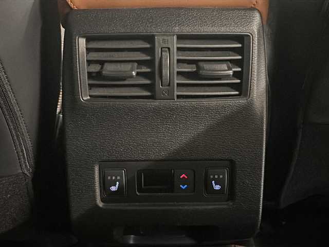 三菱 アウトランダー ＰＨＥＶ P 熊本県 2022(令4)年 5.3万km ホワイトダイヤモンド ワンオーナー/純正スマートフォン連携ナビ/フルセグテレビ/バックカメラ/全方位カメラ/ウィンカーミラー/クルーズコントロール/プッシュスタート/ETC2.0/ステアリングヒーター/シートポジションメモリー/リフレッシュ機能/後側方衝突防止支援システム/ワイヤレス充電器/ヘッドアップディスプレイ