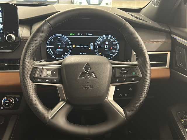 三菱 アウトランダー ＰＨＥＶ P 熊本県 2022(令4)年 5.3万km ホワイトダイヤモンド ワンオーナー/純正スマートフォン連携ナビ/フルセグテレビ/バックカメラ/全方位カメラ/ウィンカーミラー/クルーズコントロール/プッシュスタート/ETC2.0/ステアリングヒーター/シートポジションメモリー/リフレッシュ機能/後側方衝突防止支援システム/ワイヤレス充電器/ヘッドアップディスプレイ