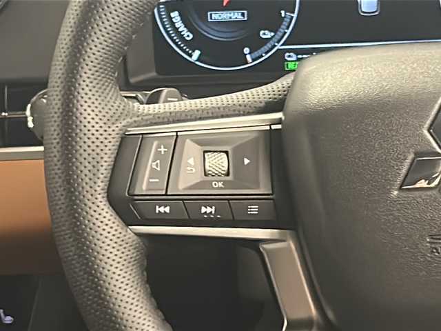 三菱 アウトランダー ＰＨＥＶ P 熊本県 2022(令4)年 5.3万km ホワイトダイヤモンド ワンオーナー/純正スマートフォン連携ナビ/フルセグテレビ/バックカメラ/全方位カメラ/ウィンカーミラー/クルーズコントロール/プッシュスタート/ETC2.0/ステアリングヒーター/シートポジションメモリー/リフレッシュ機能/後側方衝突防止支援システム/ワイヤレス充電器/ヘッドアップディスプレイ