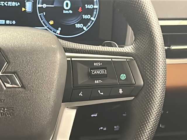 三菱 アウトランダー ＰＨＥＶ P 熊本県 2022(令4)年 5.3万km ホワイトダイヤモンド ワンオーナー/純正スマートフォン連携ナビ/フルセグテレビ/バックカメラ/全方位カメラ/ウィンカーミラー/クルーズコントロール/プッシュスタート/ETC2.0/ステアリングヒーター/シートポジションメモリー/リフレッシュ機能/後側方衝突防止支援システム/ワイヤレス充電器/ヘッドアップディスプレイ