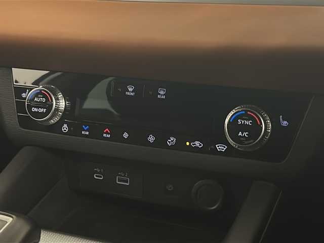 三菱 アウトランダー ＰＨＥＶ P 熊本県 2022(令4)年 5.3万km ホワイトダイヤモンド ワンオーナー/純正スマートフォン連携ナビ/フルセグテレビ/バックカメラ/全方位カメラ/ウィンカーミラー/クルーズコントロール/プッシュスタート/ETC2.0/ステアリングヒーター/シートポジションメモリー/リフレッシュ機能/後側方衝突防止支援システム/ワイヤレス充電器/ヘッドアップディスプレイ