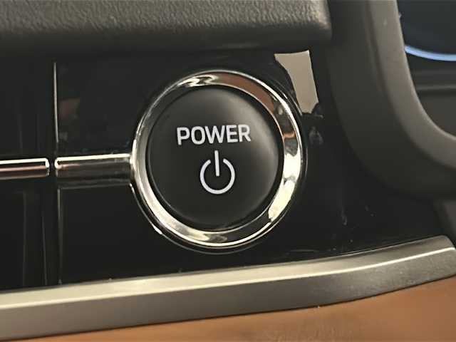 三菱 アウトランダー ＰＨＥＶ P 熊本県 2022(令4)年 5.3万km ホワイトダイヤモンド ワンオーナー/純正スマートフォン連携ナビ/フルセグテレビ/バックカメラ/全方位カメラ/ウィンカーミラー/クルーズコントロール/プッシュスタート/ETC2.0/ステアリングヒーター/シートポジションメモリー/リフレッシュ機能/後側方衝突防止支援システム/ワイヤレス充電器/ヘッドアップディスプレイ