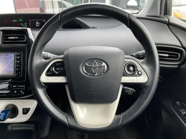 トヨタ プリウス S 宮城県 2016(平28)年 7.5万km ホワイトパールクリスタルシャイン 登録時走行距離 74189km/レーダークルーズコントロール/プリクラッシュセーフティ/レーンディパーチャーアラート/オートライト/オートマチックハイビーム/純正ディスプレイナビ/・Bluetooth/・CD/DVD/・AM/FM/パーキングアシスト/LEDヘッドライト/プッシュスタート/スマートキー/ウインカーミラー/電格ミラー/ビルトインETC