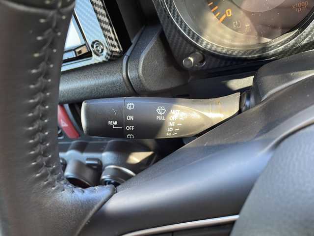 スズキ ジムニー XC 青森県 2019(平31)年 9.2万km ピュアホワイトP ・純正8インチナビ/・Bluetooth/・フルセグ/・リアカメラ/・純正ETC/・USBポート/・ドライブレコーダー/・衝突軽減ブレーキ/・レーンキープアシスト/・クルーズコントロール/・オートライト/・シートヒーター/・純正16AW/・純正LEDヘッドライト/・純正フォグライト/・プッシュスタート/・スマートキー/・オートライト/・保証書・取説あり